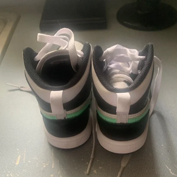 Jordan Kids' Sneakers in Black, White, and Mint in good condition $40 size12c - Picture 4 of 9